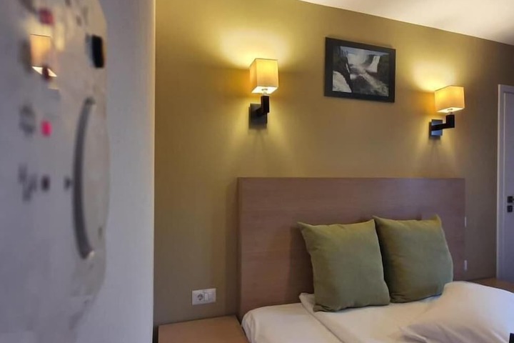 Room 3 of 42