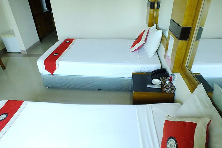 Room 8 of 48