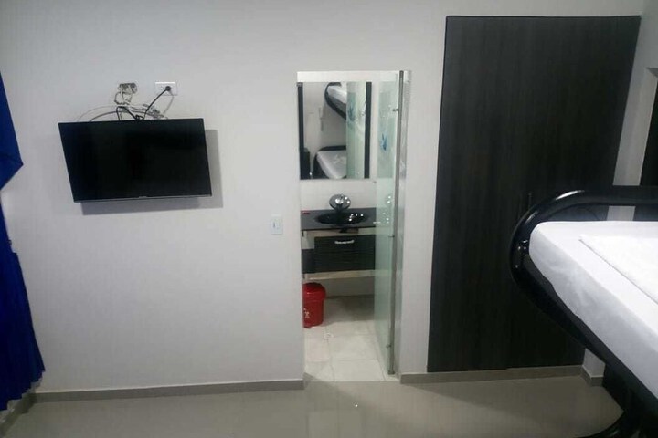 Room 9 of 12