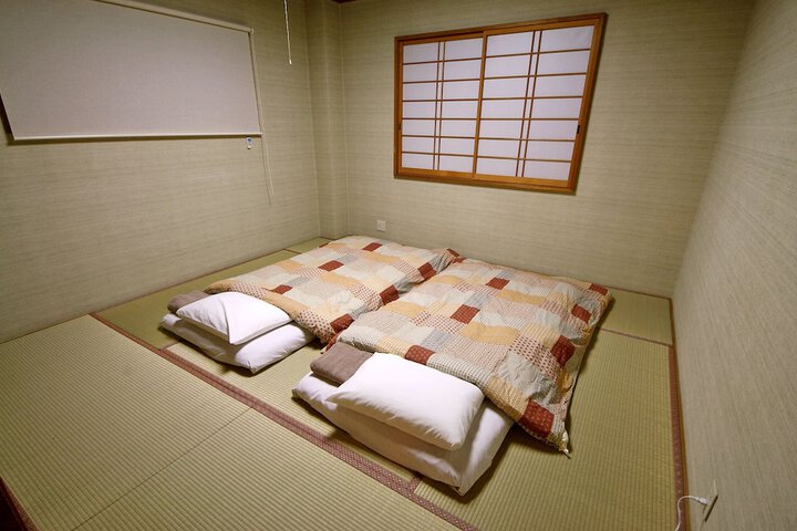 Room 10 of 28