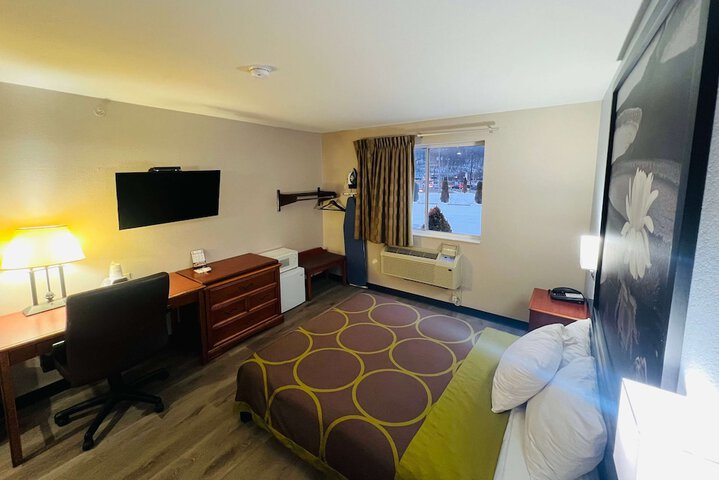 1 Queen Bed (18 of 24)