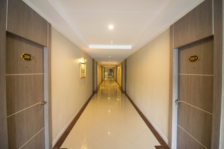 Ballroom/Hall 27 of 37