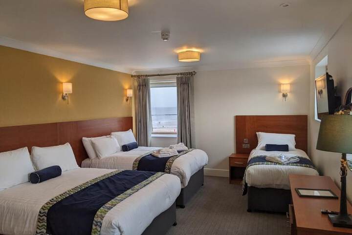 Room 34 of 193