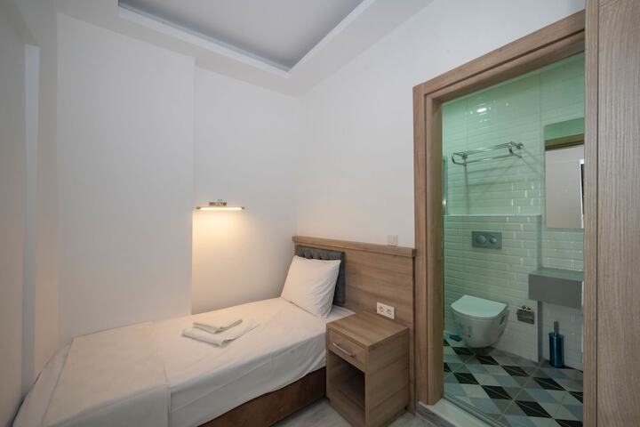Room 8 of 22