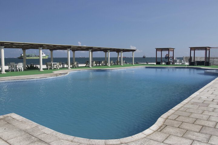 Pool 10 of 28