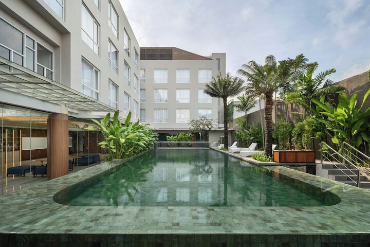Pool 11 of 22