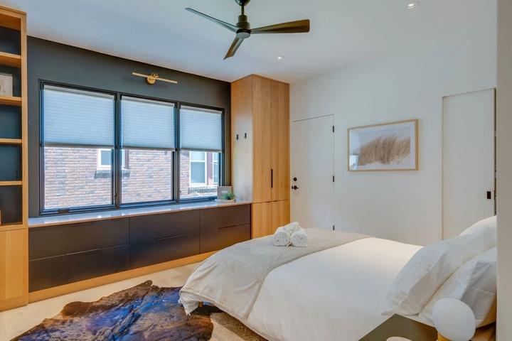 Room 4 of 16