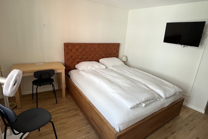 Room 10 of 40