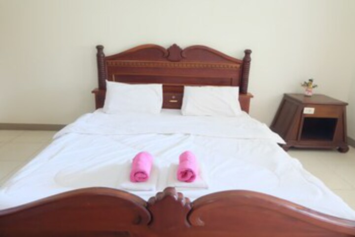 Room 12 of 28