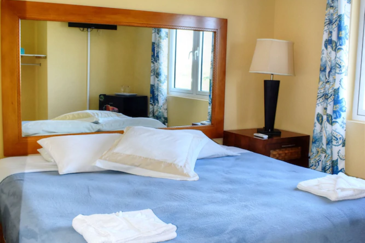 Room 3 of 10