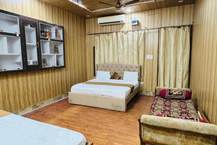 OYO Flagship Yugantar Stay House
