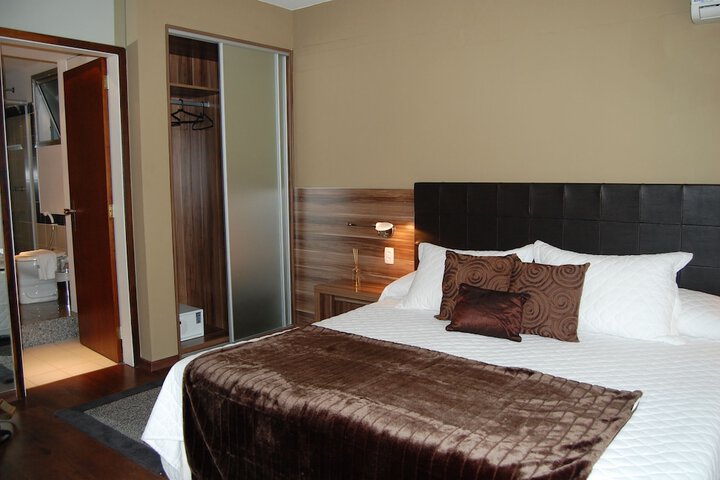 Room 4 of 49