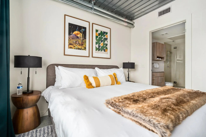 Image of Mid Main Lofts 4414 Artsy Airy 1BR Designer Loft Midtown