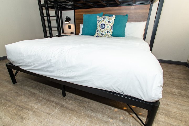1 King Bed | Bunk Bed (15 of 15)
