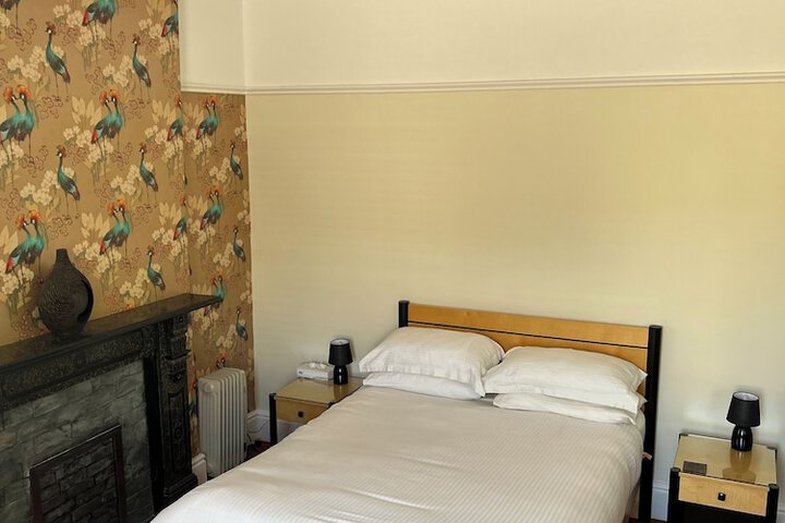 Room 24 of 90