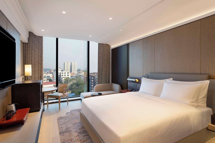Room 12 of 68