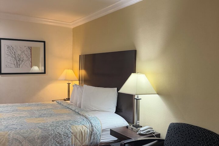 Room 33 of 59