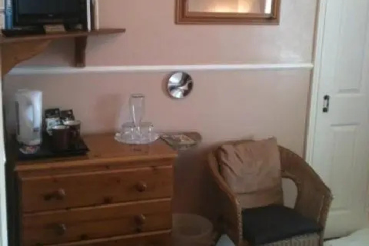 Room 2 of 5