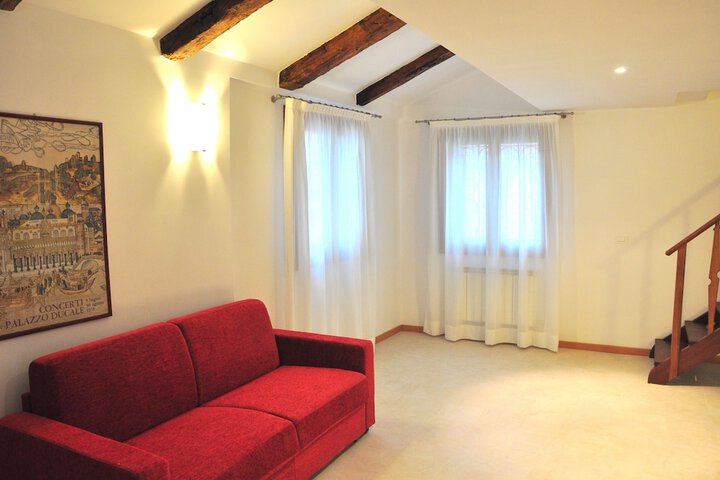 Lounge 60 of 86