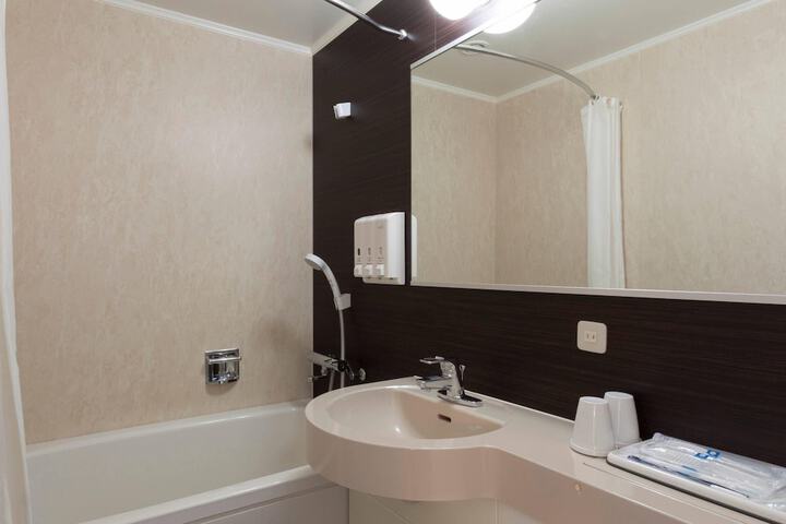 Room 12 of 35
