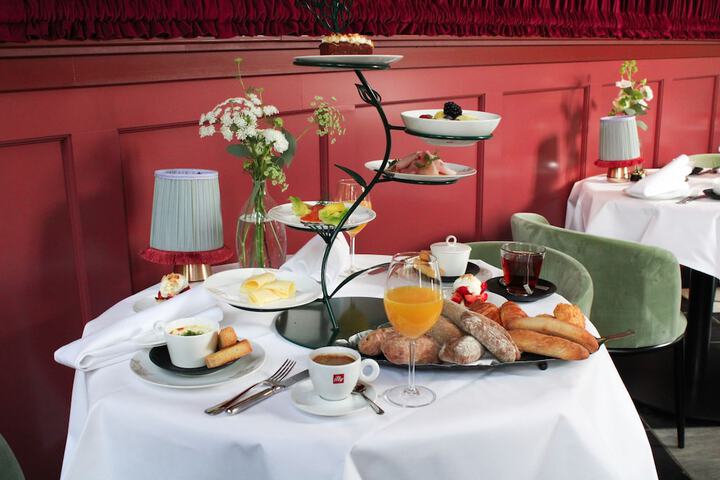 Breakfast/Coffee Service 46 of 52