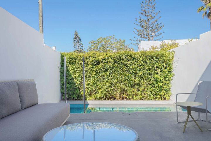 Pool 69 of 152