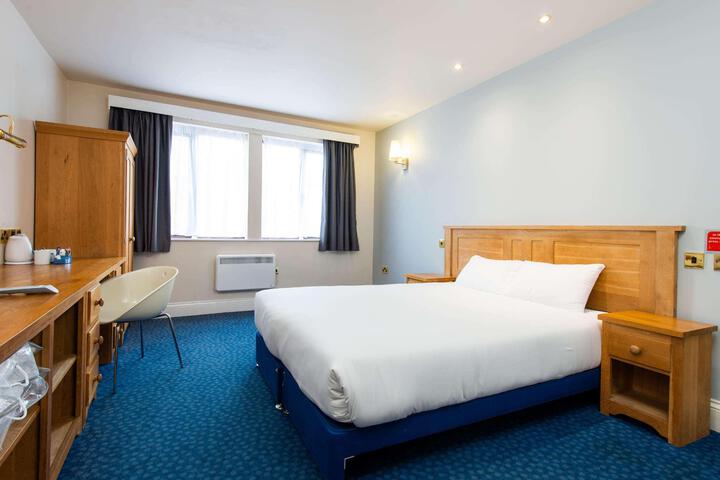 Room 4 of 4