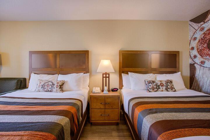 1 Queen Bed (2 of 13)