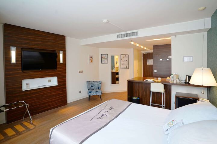 Room 12 of 48