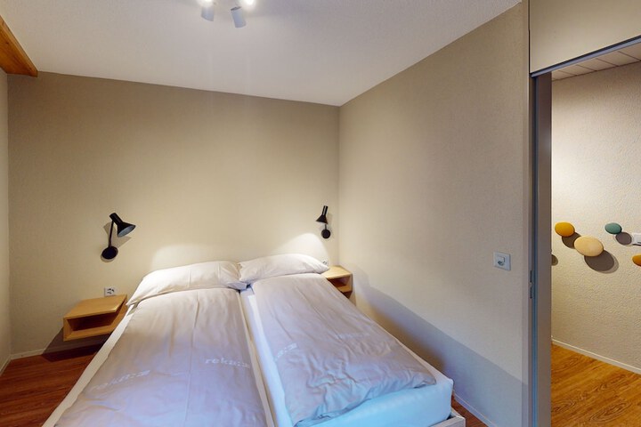 Room 3 of 37