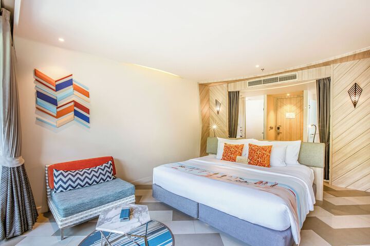 Room 52 of 148