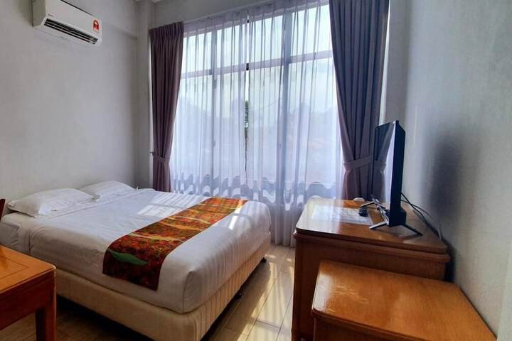 Room 8 of 80
