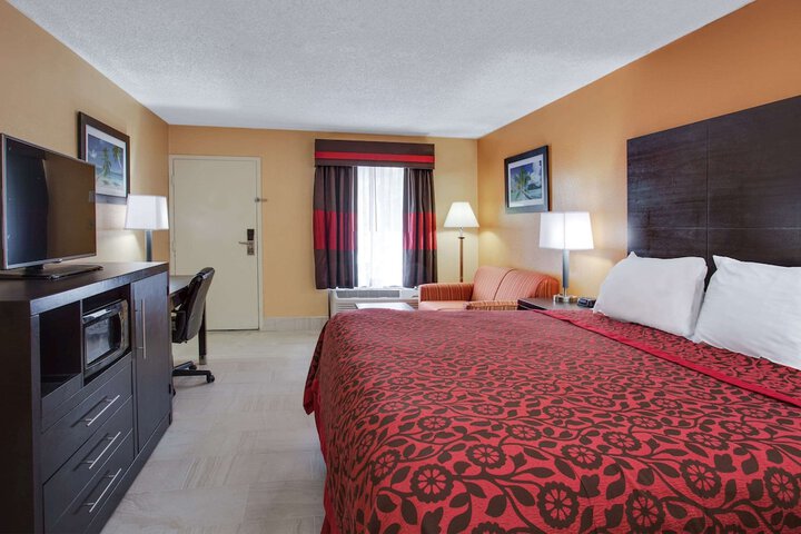 1 King Bed (1 of 6)