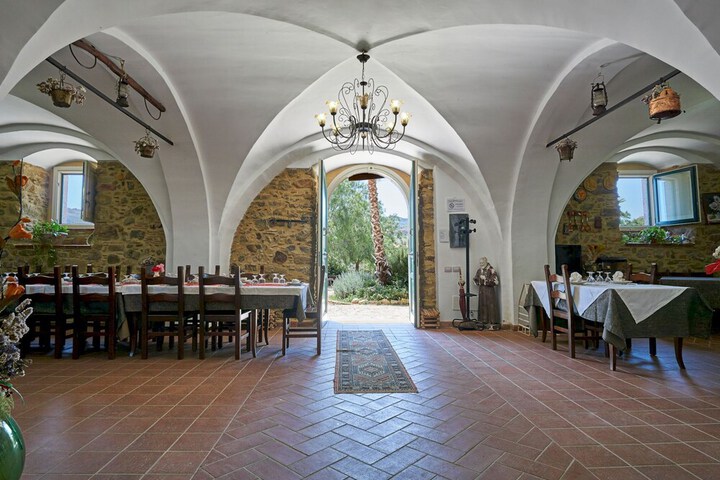 Dining 46 of 91