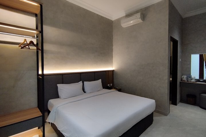 Room 16 of 49