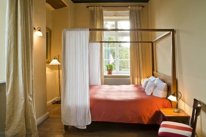 Room 8 of 50