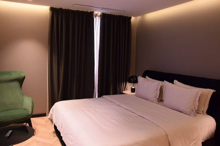 Room 17 of 77