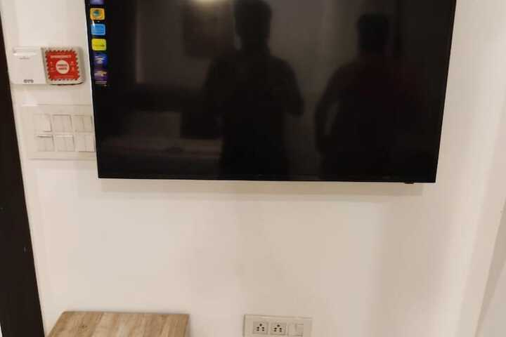 Room 9 of 16