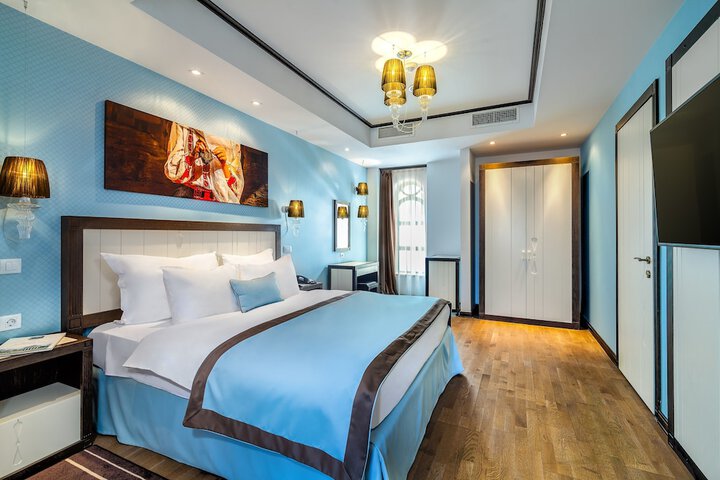 Room 53 of 105