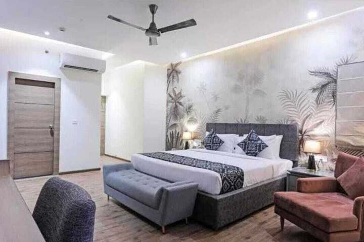 Room 13 of 21