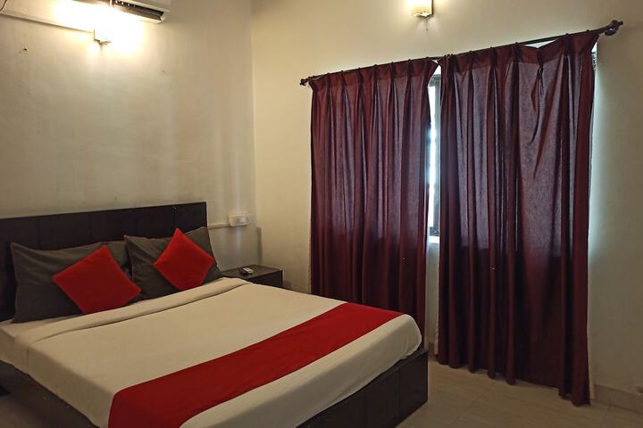 Room 14 of 33
