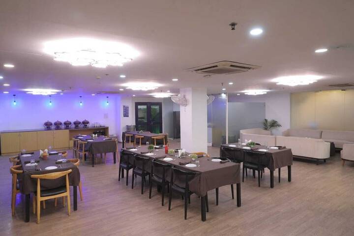 Dining 10 of 13