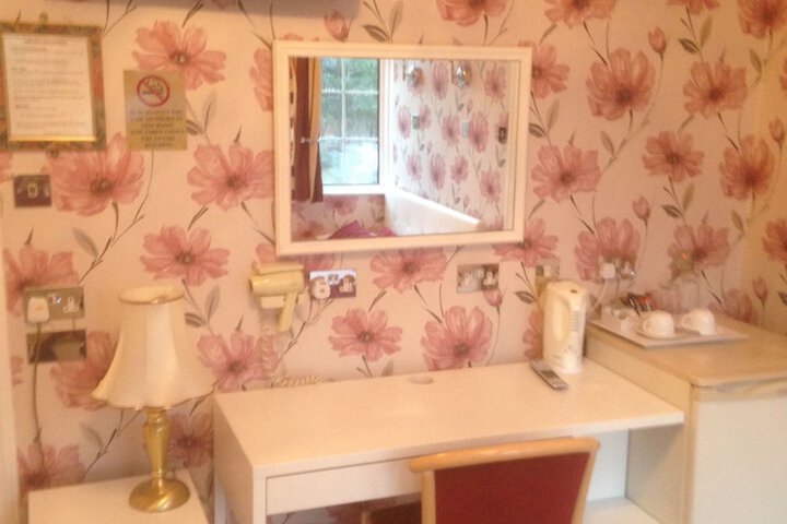 Room 4 of 20