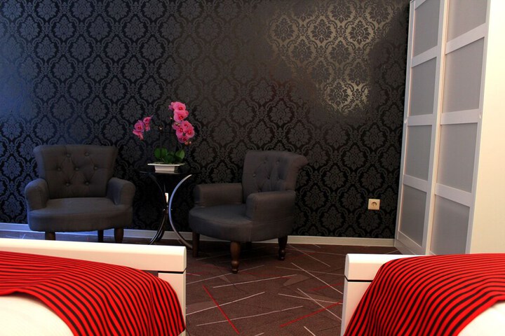 Room 9 of 24