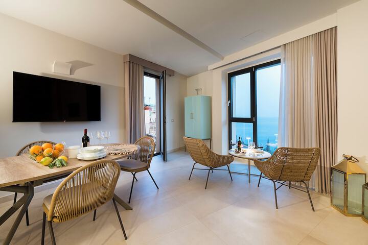 Room 27 of 43