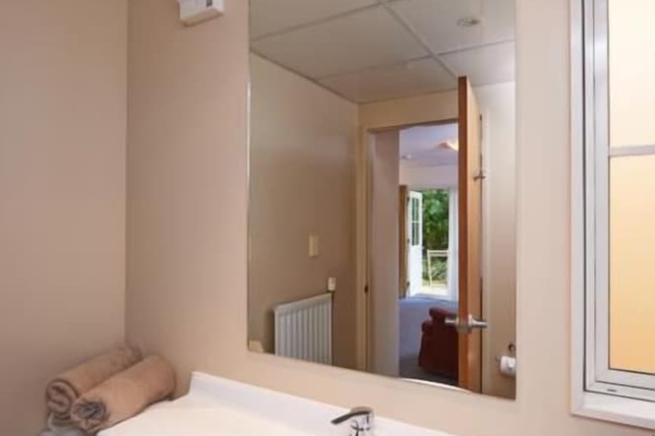 Room 13 of 16