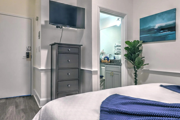 Room 4 of 15