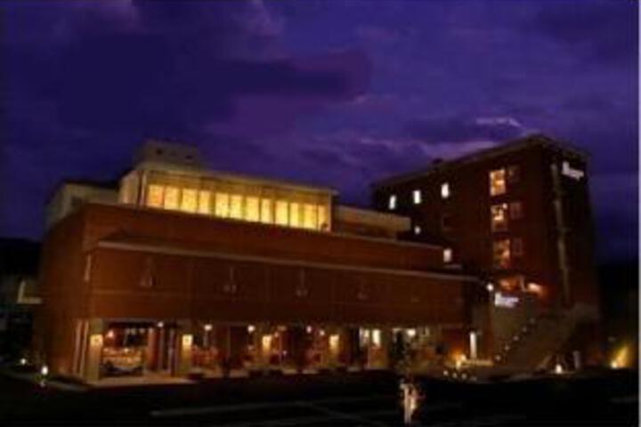 MANIWA RIVER SIDE HOTEL