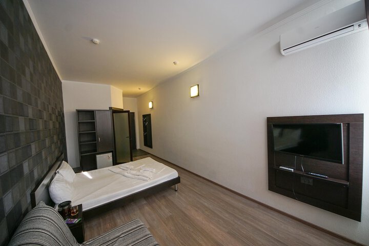 Room 9 of 15