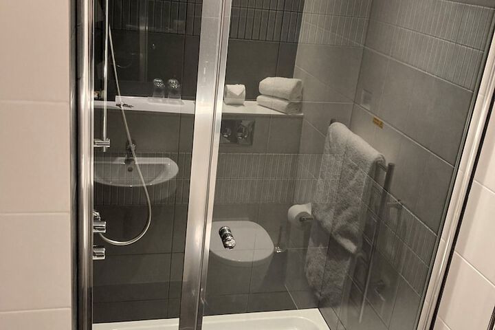 Room 17 of 31